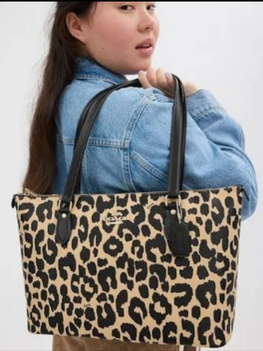 Coach Bag - Picture 2 of 7